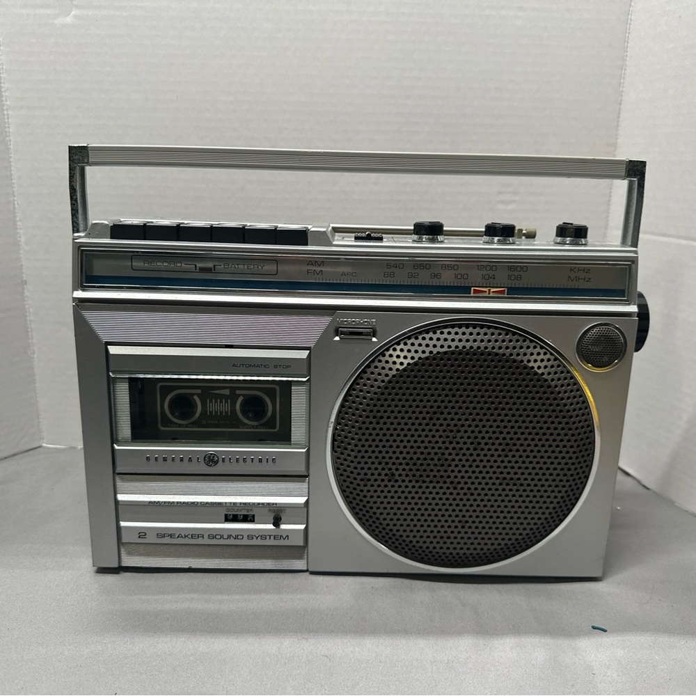 GE Boombox AM / FM Radio Stereo Cassette Tape Player / Recorder 3-5246A